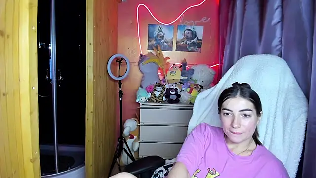 Fiery Brunette  online show from 04.09.26