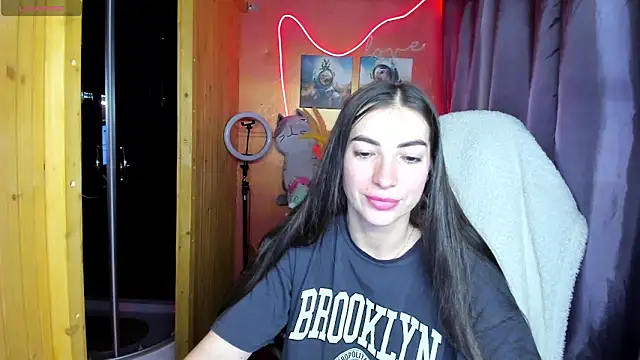 Fiery Brunette  online show from 06.03.26