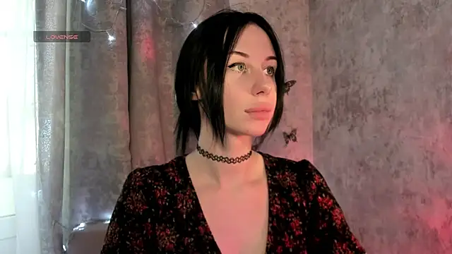 Snapshot of elena_addiction chatting on 06.16.26 elena addiction online show from 06.16.26