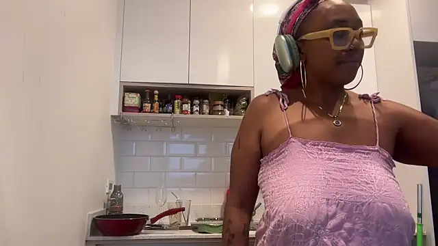 ChocolateCakeQueen online show from 02.11.25