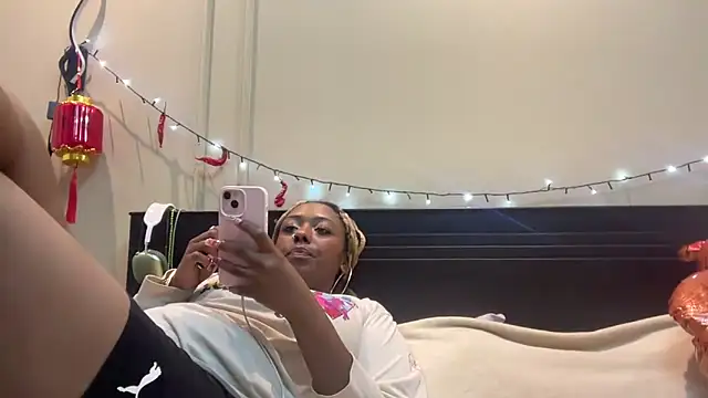 ChocolateCakeQueen online show from 02.16.25