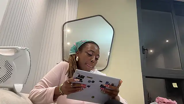 ChocolateCakeQueen online show from 02.19.25