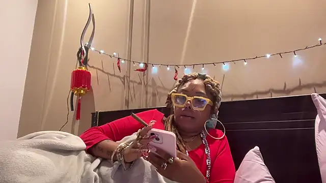 ChocolateCakeQueen online show from 03.07.25