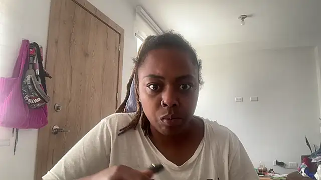 ChocolateCakeQueen online show from 11.02.25