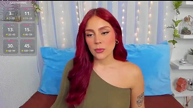 Snapshot of HazzelGray chatting on 12.11.24 HazzelGray online show from 12.11.24