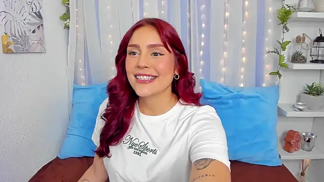 Snapshot of HazzelGray chatting on 12.14.24 HazzelGray online show from 12.14.24