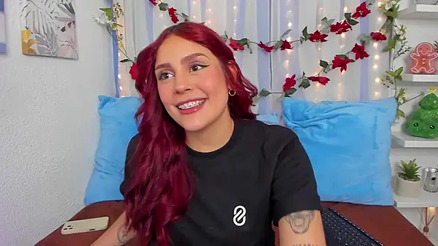 Snapshot of HazzelGray chatting on 12.22.24 HazzelGray online show from 12.22.24