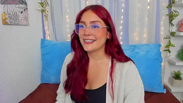 Snapshot of HazzelGray chatting on 01.10.25 HazzelGray online show from 01.10.25