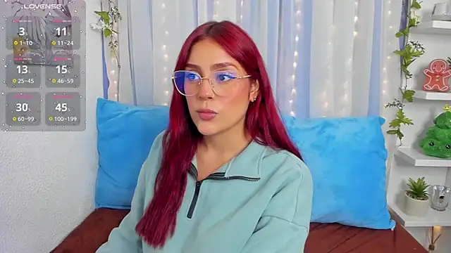 Snapshot of HazzelGray chatting on 01.12.25 HazzelGray online show from 01.12.25