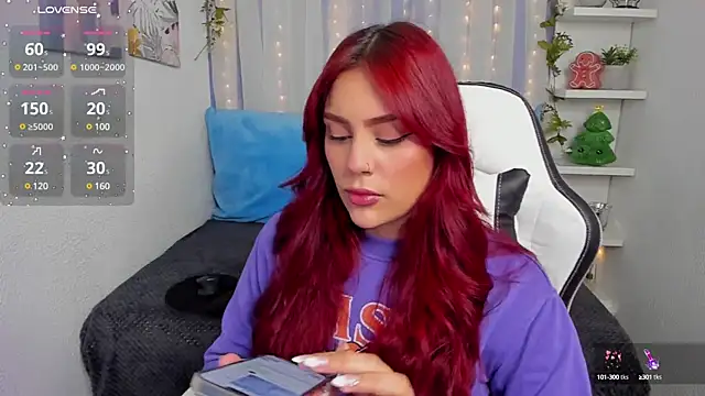 Snapshot of HazzelGray chatting on 01.28.25 HazzelGray online show from 01.28.25