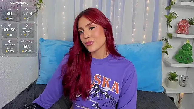 Snapshot of HazzelGray chatting on 01.28.25 HazzelGray online show from 01.28.25