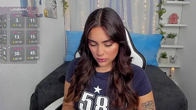 Snapshot of HazzelGray chatting on 02.04.25 HazzelGray online show from 02.04.25