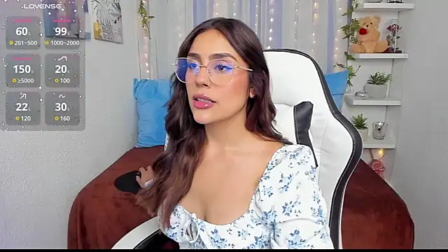 Snapshot of HazzelGray chatting on 02.11.25 HazzelGray online show from 02.11.25