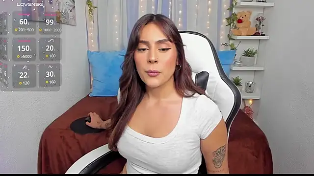 Snapshot of HazzelGray chatting on 02.14.25 HazzelGray online show from 02.14.25