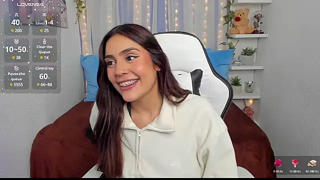 Snapshot of HazzelGray chatting on 02.16.25 HazzelGray online show from 02.16.25