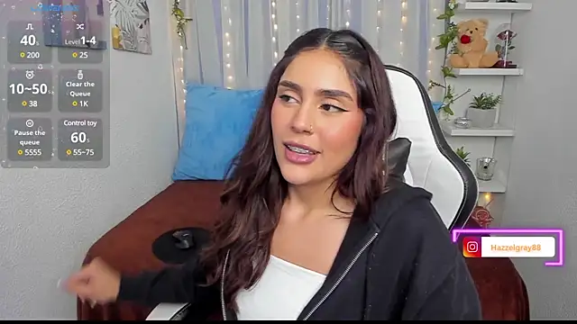 Snapshot of HazzelGray chatting on 03.12.25 HazzelGray online show from 03.12.25