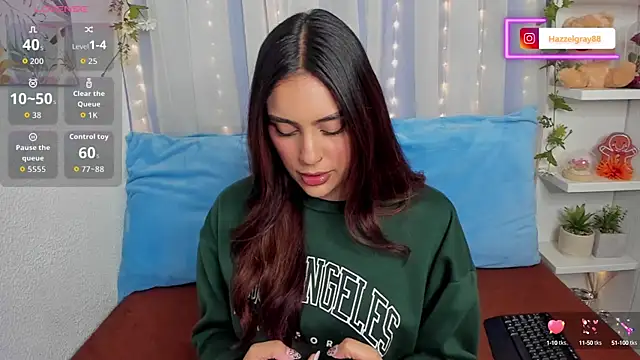 Snapshot of HazzelGray chatting on 09.14.25 HazzelGray online show from 09.14.25