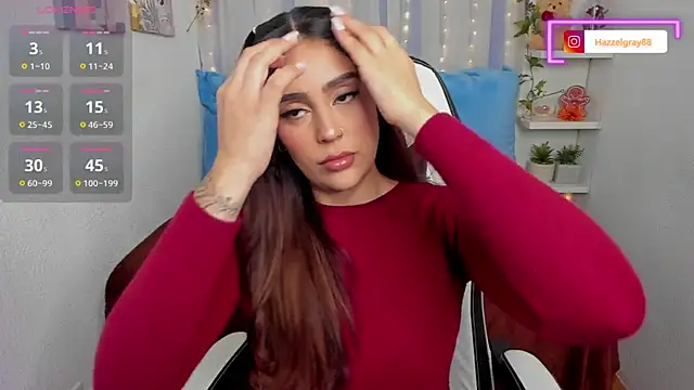 Snapshot of HazzelGray chatting on 09.20.25 HazzelGray online show from 09.20.25