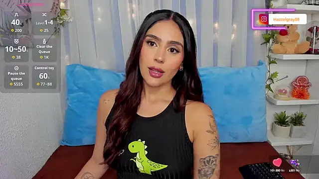 Snapshot of HazzelGray chatting on 10.15.25 HazzelGray online show from 10.15.25