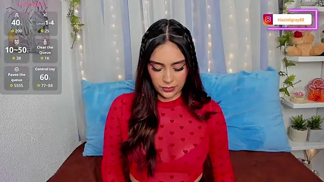 Snapshot of HazzelGray chatting on 10.16.25 HazzelGray online show from 10.16.25