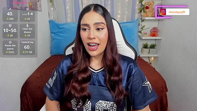 Snapshot of HazzelGray chatting on 10.26.25 HazzelGray online show from 10.26.25