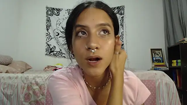 Snapshot of AlinaWoolf_ chatting on 12.04.24 AlinaWoolf  online show from 12.04.24