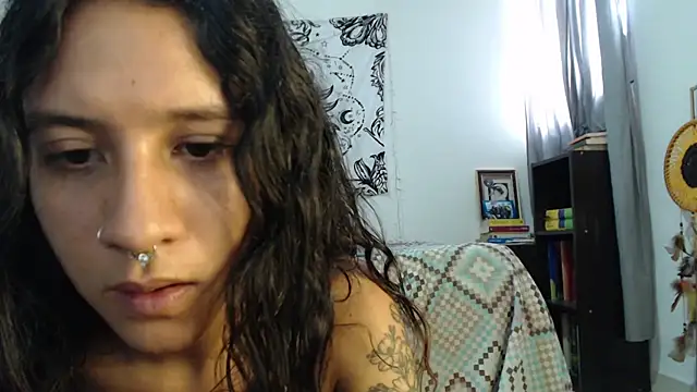 Snapshot of AlinaWoolf_ chatting on 12.10.24 AlinaWoolf  online show from 12.10.24