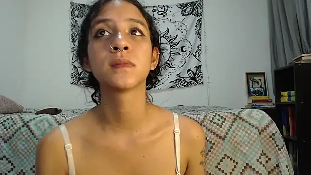 Snapshot of AlinaWoolf_ chatting on 12.11.24 AlinaWoolf  online show from 12.11.24