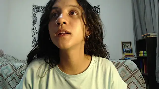 Snapshot of AlinaWoolf_ chatting on 12.19.24 AlinaWoolf  online show from 12.19.24