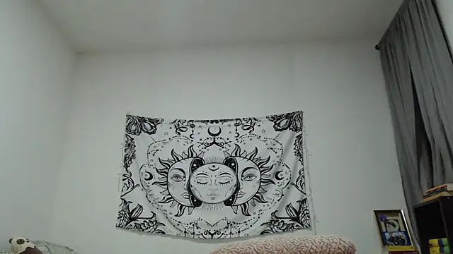 Snapshot of AlinaWoolf_ chatting on 12.26.24 AlinaWoolf  online show from 12.26.24