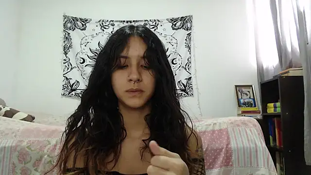 Snapshot of AlinaWoolf_ chatting on 01.17.25 AlinaWoolf  online show from 01.17.25