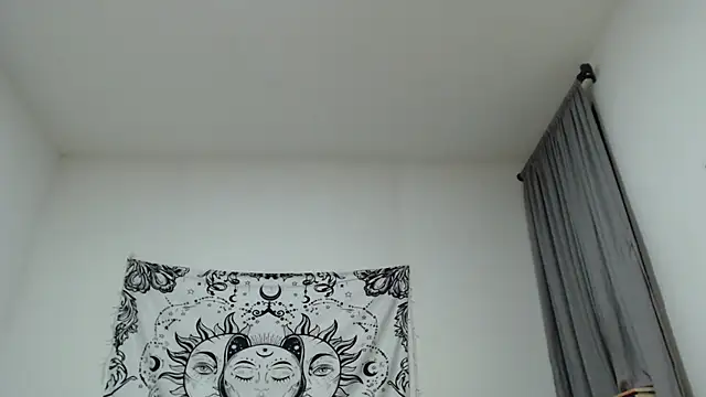 Snapshot of AlinaWoolf_ chatting on 02.04.25 AlinaWoolf  online show from 02.04.25