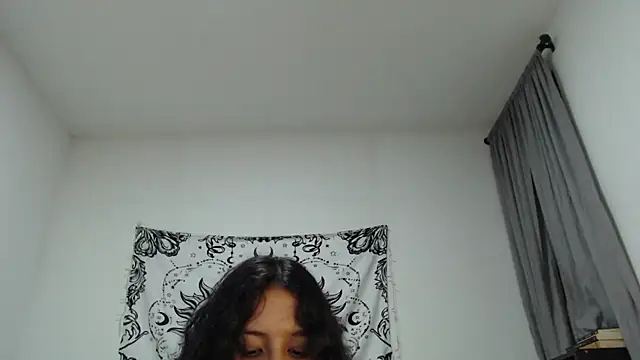 Snapshot of AlinaWoolf_ chatting on 03.08.25 AlinaWoolf  online show from 03.08.25