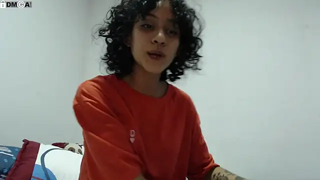 Snapshot of AlinaWoolf_ chatting on 10.03.25 AlinaWoolf  online show from 10.03.25