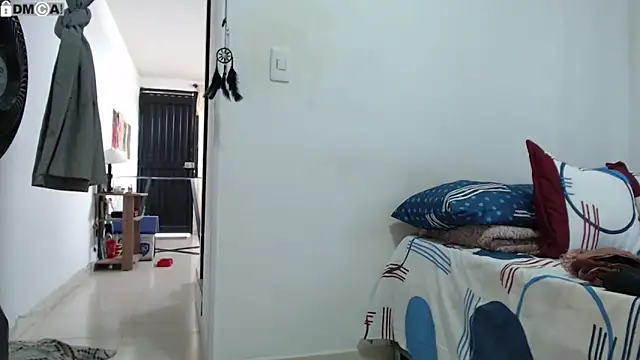 Snapshot of AlinaWoolf_ chatting on 10.31.25 AlinaWoolf  online show from 10.31.25