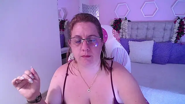 Snapshot of katie_joness_ chatting on 01.05.25 katie joness online show from 01.05.25
