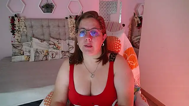 Snapshot of katie_joness_ chatting on 01.16.25 katie joness online show from 01.16.25