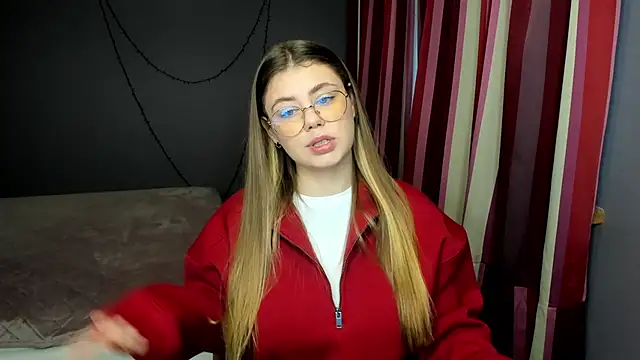 Snapshot of IsabellaBler chatting on 12.30.24 IsabellaBler online show from 12.30.24