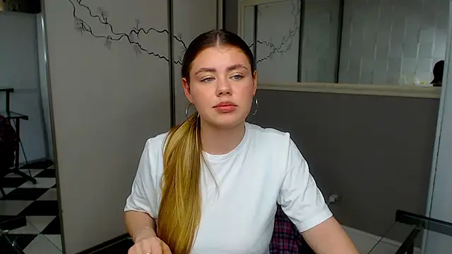 Snapshot of IsabellaBler chatting on 03.13.25 IsabellaBler online show from 03.13.25