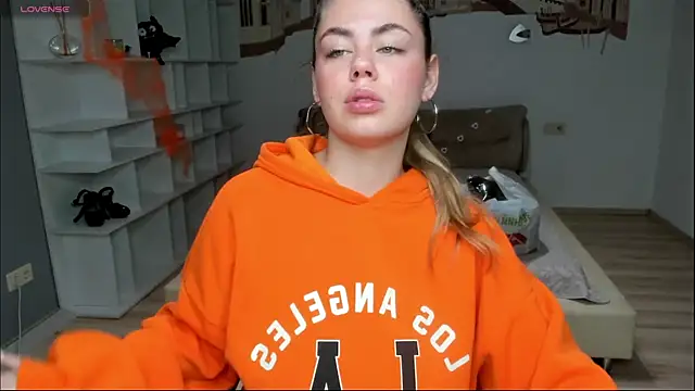 IsabellaBler online show from 10.24.25