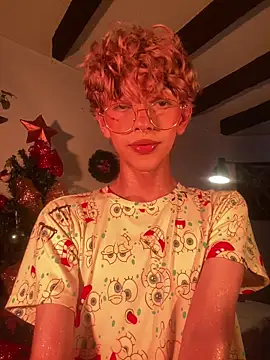 Snapshot of lyamthommpson chatting on 12.15.25 lyamthommpson online show from 12.15.25