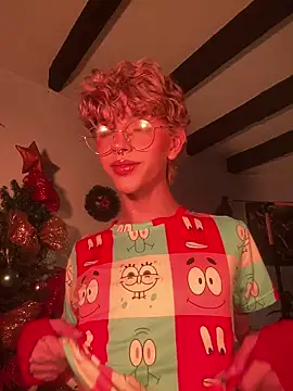 Snapshot of lyamthommpson chatting on 12.16.25 lyamthommpson online show from 12.16.25