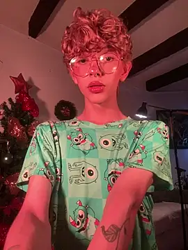 Snapshot of lyamthommpson chatting on 12.17.25 lyamthommpson online show from 12.17.25