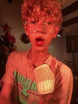 Snapshot of lyamthommpson chatting on 12.19.25 lyamthommpson online show from 12.19.25