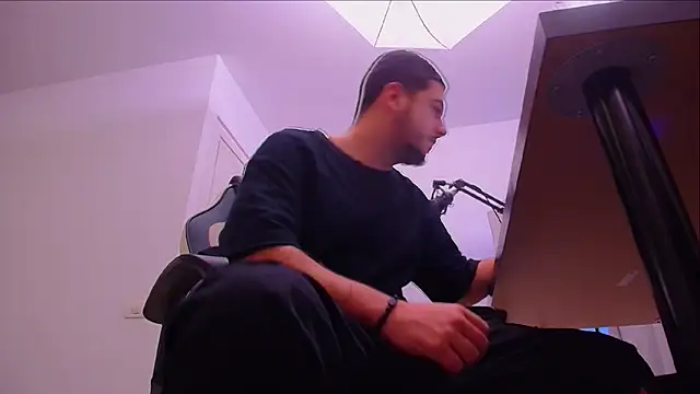 Snapshot of JoshKnights chatting on 10.23.25 JoshKnights online show from 10.23.25