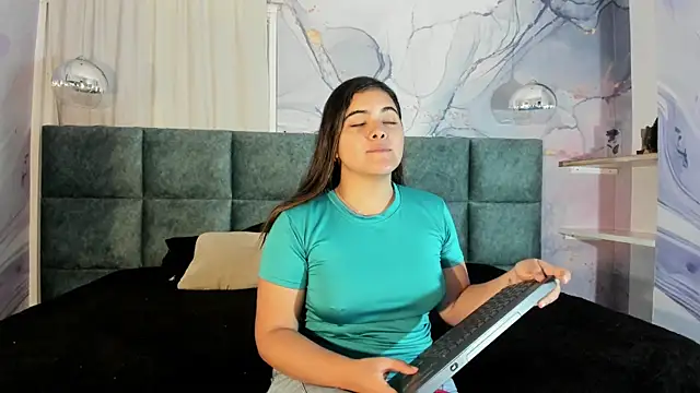 Snapshot of EVELIN_MASON chatting on 01.15.25 EVELIN MASON online show from 01.15.25