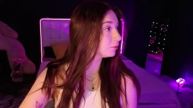 YasmineWest online show from 11.25.25