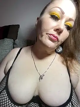 fatfabulous1981 online show from 12.16.25