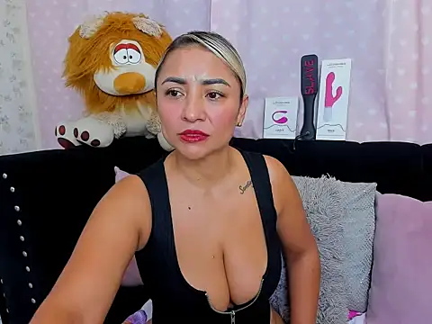 milf bigass  online show from 11.21.25