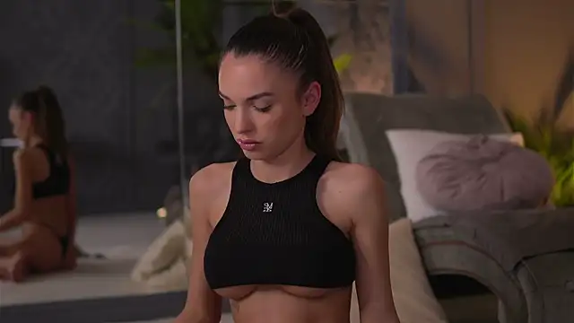 EsmeAinsley online show from 01.25.25